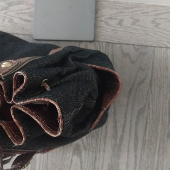 Beautiful shoulder bag by Liz Claiborne 🍀 - Picture 6 of 12